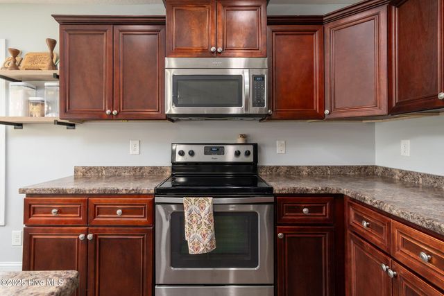 100 Kodiak Court, Jacksonville, NC 28540