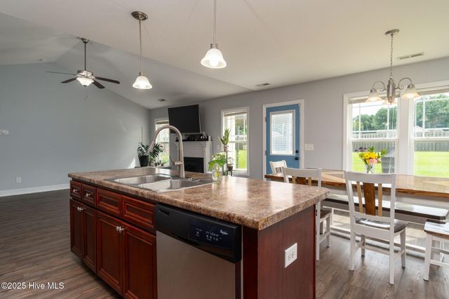 100 Kodiak Court, Jacksonville, NC 28540