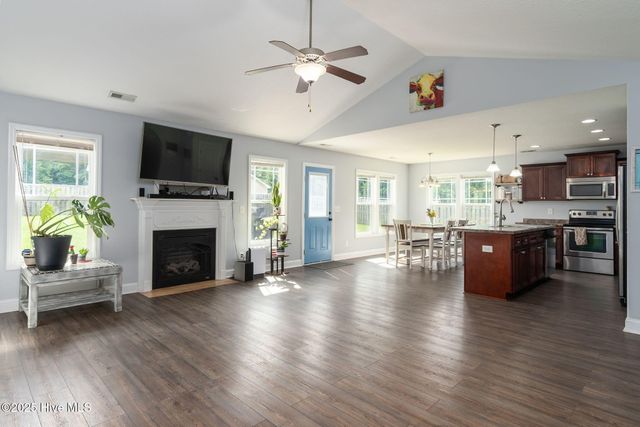 100 Kodiak Court, Jacksonville, NC 28540