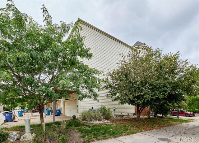 3432 Civic Green Drive, St Charles, MO 63301