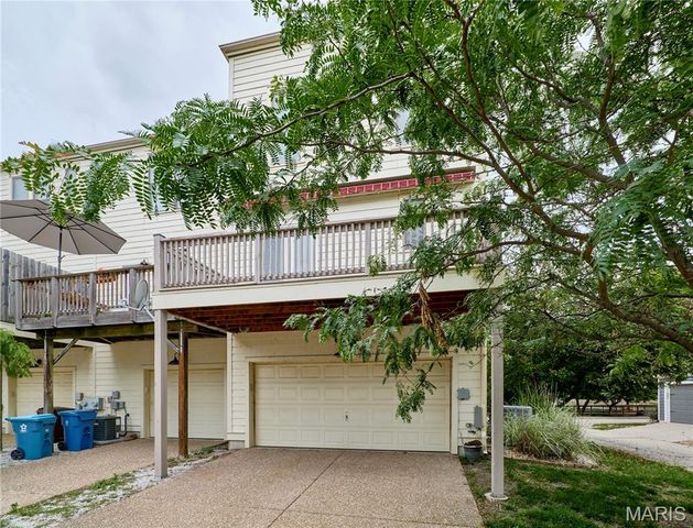 3432 Civic Green Drive, St Charles, MO 63301