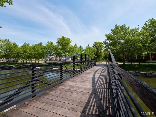 3432 Civic Green Drive, St Charles, MO 63301