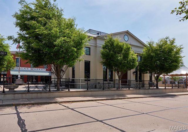 3432 Civic Green Drive, St Charles, MO 63301