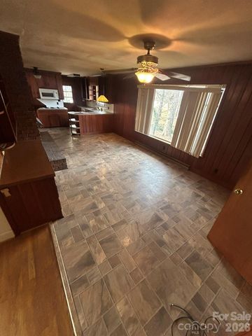 626 Willowbrook Lane, Winston Salem, NC 27104