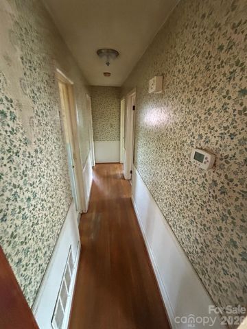 626 Willowbrook Lane, Winston Salem, NC 27104