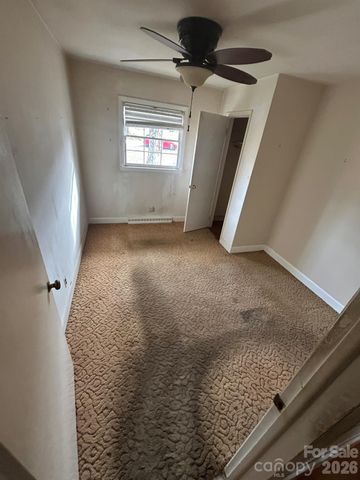 626 Willowbrook Lane, Winston Salem, NC 27104