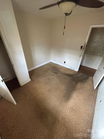 626 Willowbrook Lane, Winston Salem, NC 27104