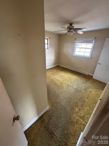 626 Willowbrook Lane, Winston Salem, NC 27104