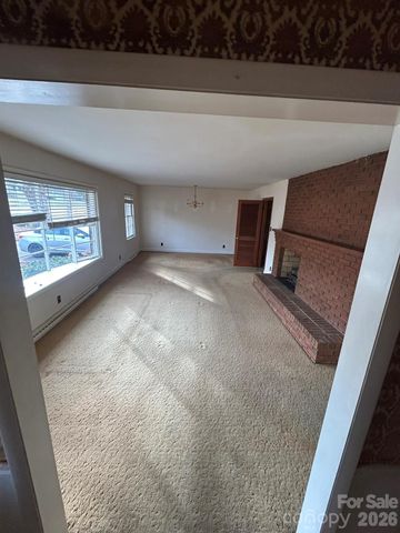 626 Willowbrook Lane, Winston Salem, NC 27104