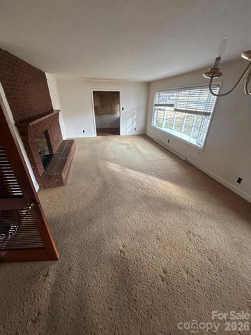 626 Willowbrook Lane, Winston Salem, NC 27104
