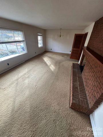 626 Willowbrook Lane, Winston Salem, NC 27104