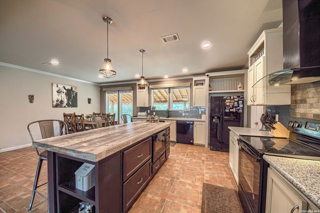 349 County Road 2471, Hondo, TX 78861