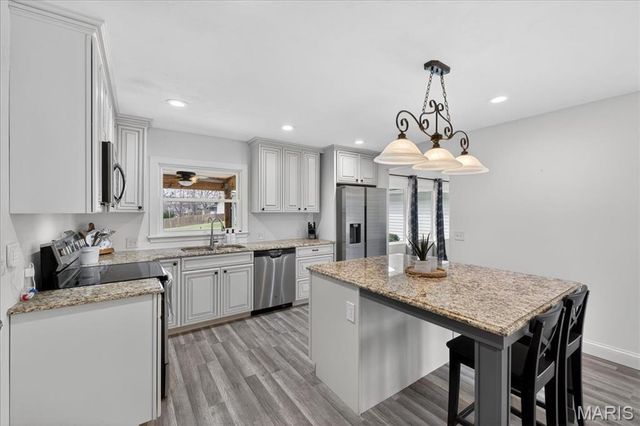 203 Morewood Drive, Manchester, MO 63011