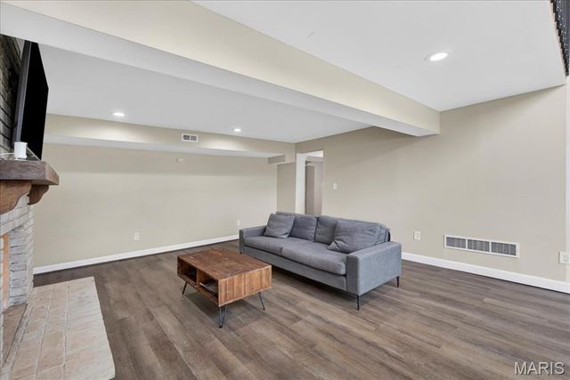 203 Morewood Drive, Manchester, MO 63011