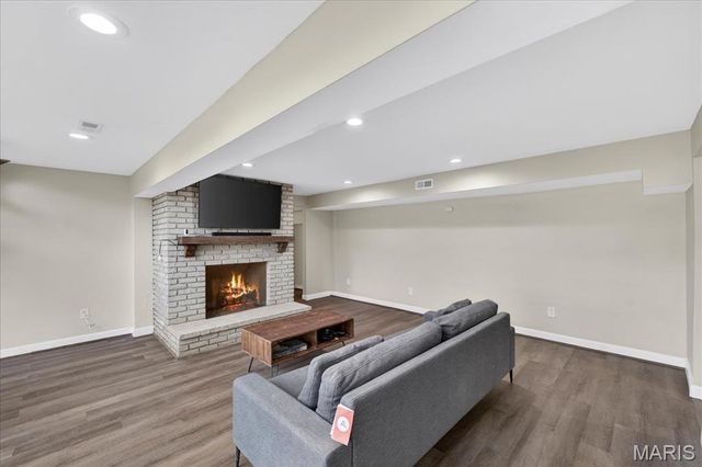 203 Morewood Drive, Manchester, MO 63011