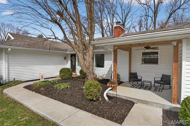 203 Morewood Drive, Manchester, MO 63011