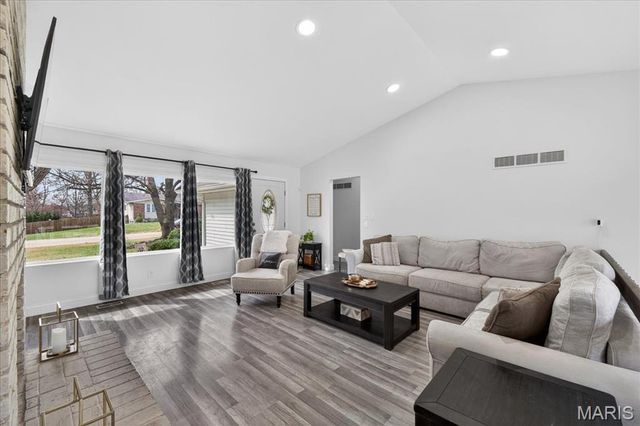 203 Morewood Drive, Manchester, MO 63011