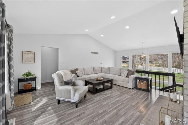 203 Morewood Drive, Manchester, MO 63011