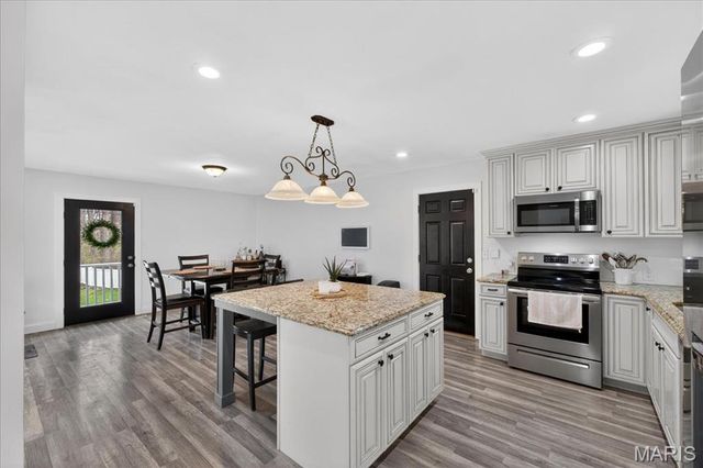 203 Morewood Drive, Manchester, MO 63011