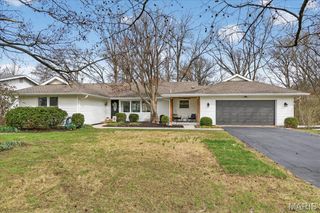203 Morewood Drive, Manchester, MO 63011