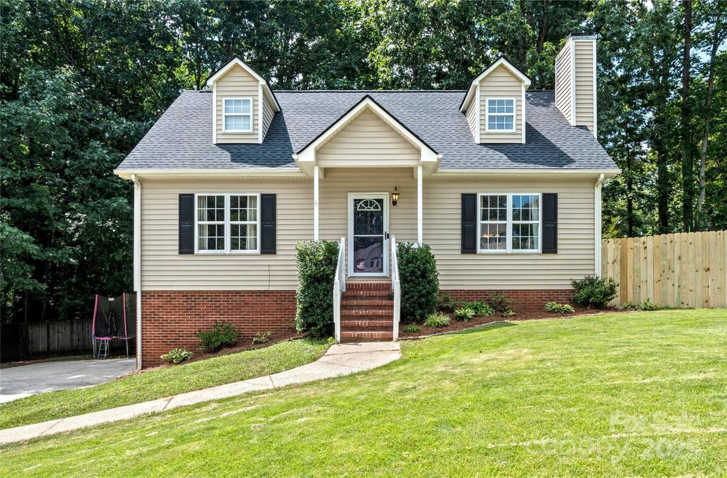 5027 Heidelbury Court, Winston Salem, NC 27106