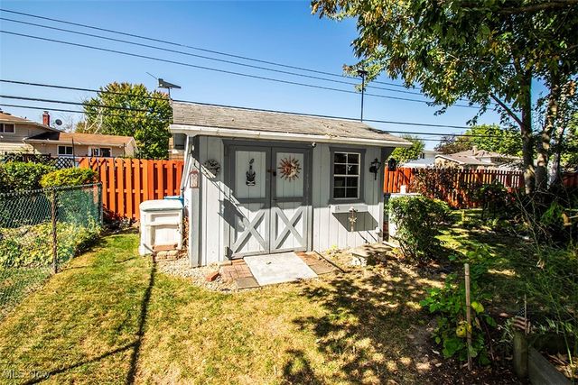 6612 Louann Drive, North Olmsted, OH 44070