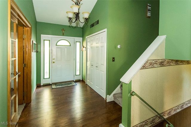 6612 Louann Drive, North Olmsted, OH 44070