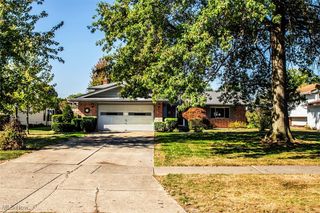 6612 Louann Drive, North Olmsted, OH 44070