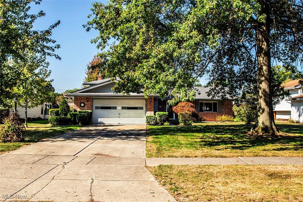 6612 Louann Drive, North Olmsted, OH 44070