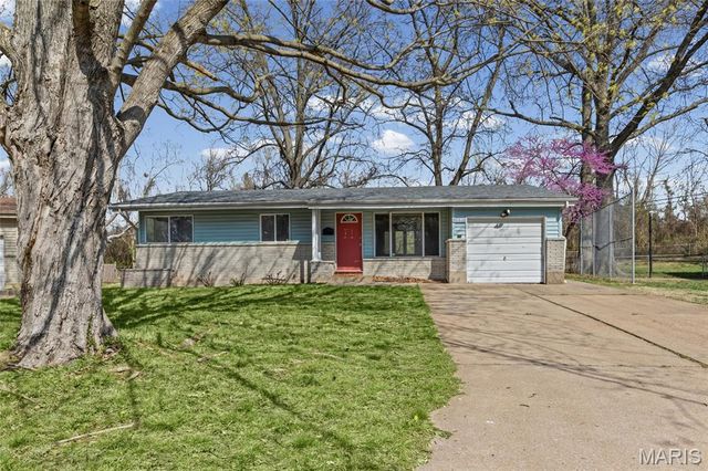 10822 Hallwood Drive, St Louis, MO 63136