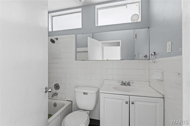 10822 Hallwood Drive, St Louis, MO 63136