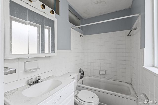 10822 Hallwood Drive, St Louis, MO 63136