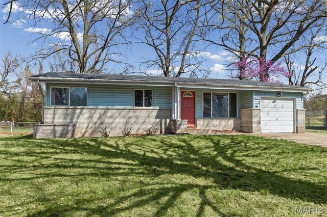 10822 Hallwood Drive, St Louis, MO 63136