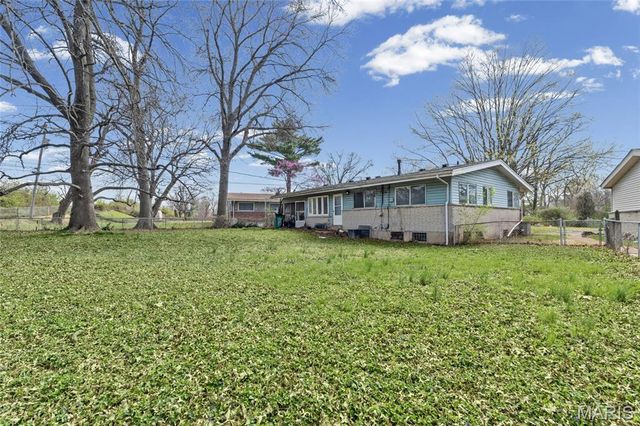 10822 Hallwood Drive, St Louis, MO 63136