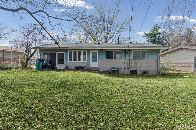 10822 Hallwood Drive, St Louis, MO 63136