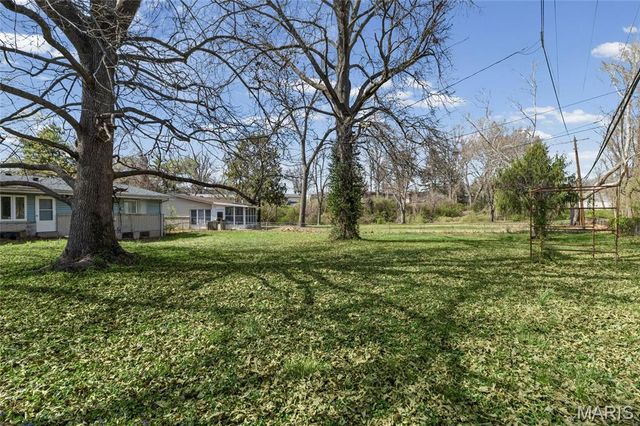 10822 Hallwood Drive, St Louis, MO 63136