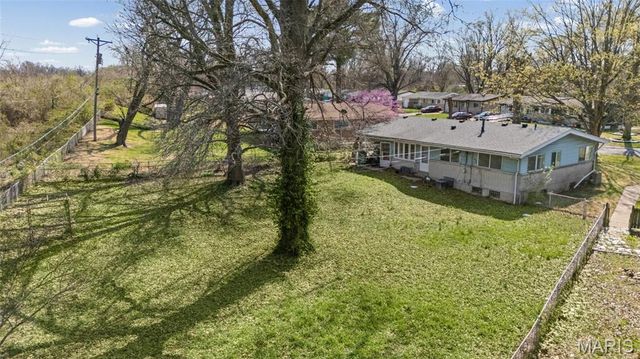 10822 Hallwood Drive, St Louis, MO 63136