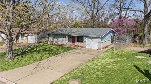 10822 Hallwood Drive, St Louis, MO 63136