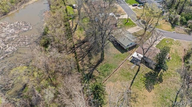 10822 Hallwood Drive, St Louis, MO 63136