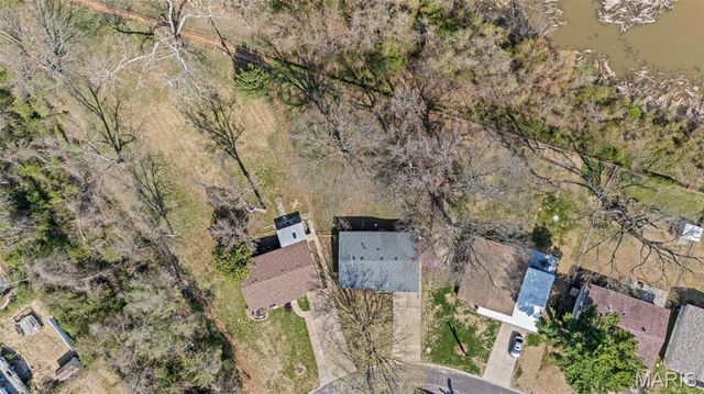 10822 Hallwood Drive, St Louis, MO 63136