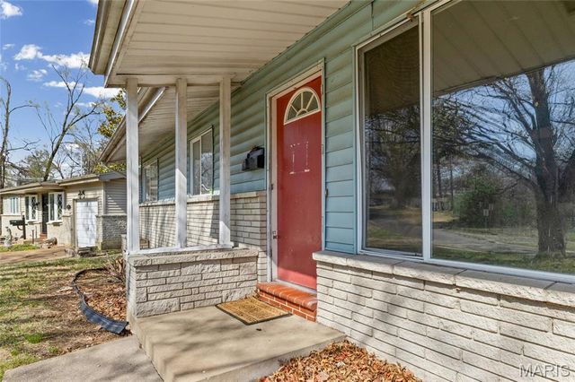 10822 Hallwood Drive, St Louis, MO 63136