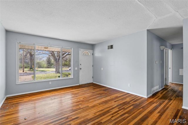 10822 Hallwood Drive, St Louis, MO 63136