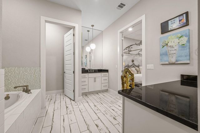 121 Francesco LN, Dripping Springs, TX 78620