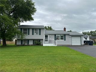 8071 Evesborough Drive, Clay, NY 13041