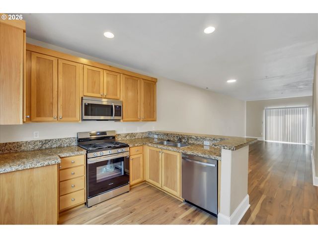 18465 Sw STEPPING STONE Dr 10, Beaverton, OR 97003