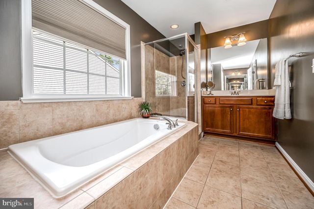 15217 SANTANDER DR, Gainesville, VA 20155