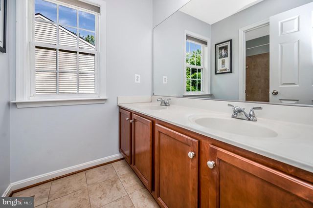 15217 SANTANDER DR, Gainesville, VA 20155
