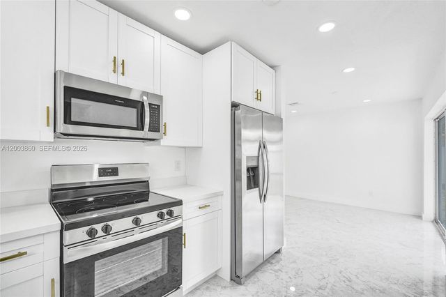 6442 Oak St, Hollywood, FL 33024