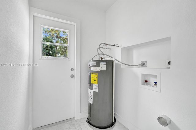 6442 Oak St, Hollywood, FL 33024