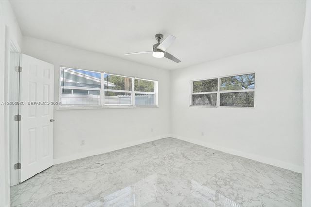 6442 Oak St, Hollywood, FL 33024